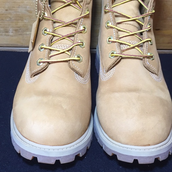 Timberland Classic Boots Women’s Size 9 - Picture 3 of 8